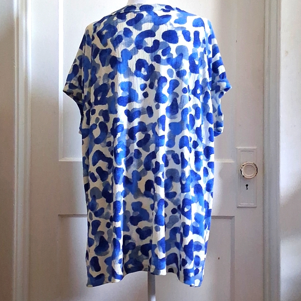 LuLaRoe Blue Pattern Women's Top - Picture 2 of 2